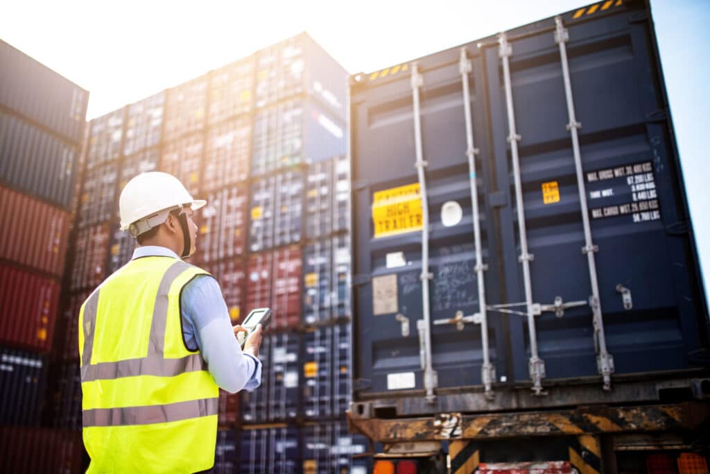 Servicio de trámites aduaneros con Shipping Land